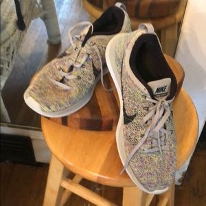 Women’s pre-owned  size 9 NIKE FLYKNIT LUNAR1